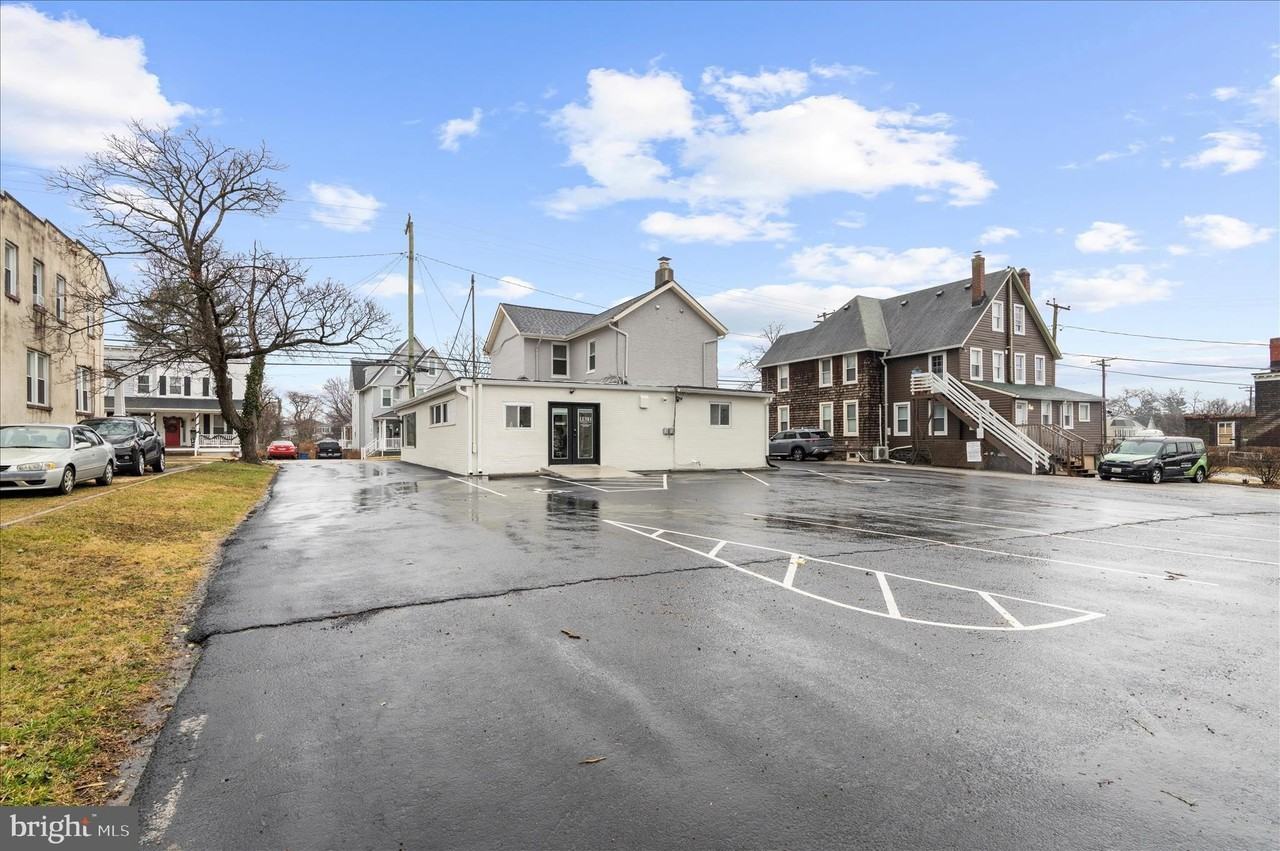 38 Bloomsbury Ave - Photo 4 of 27