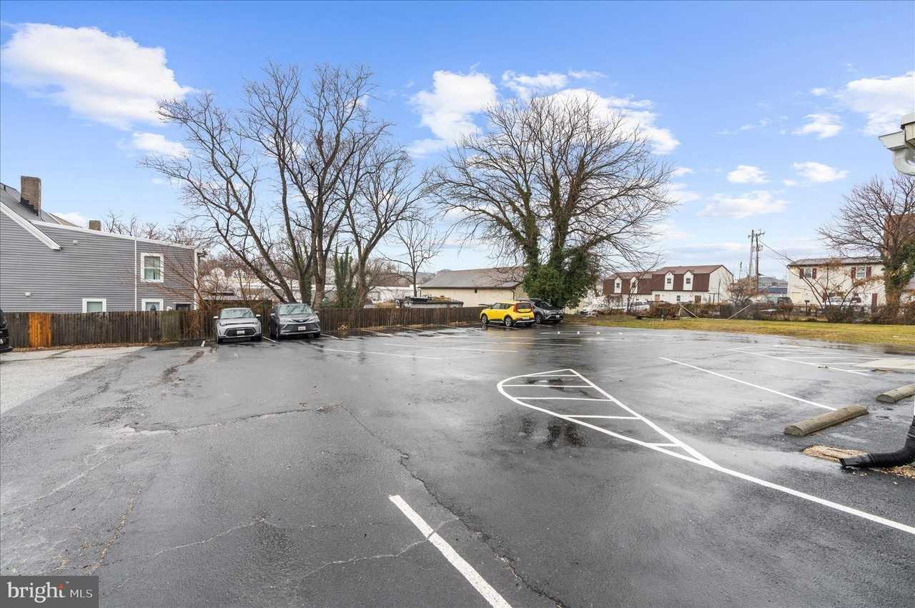 38 Bloomsbury Ave - Photo 5 of 27