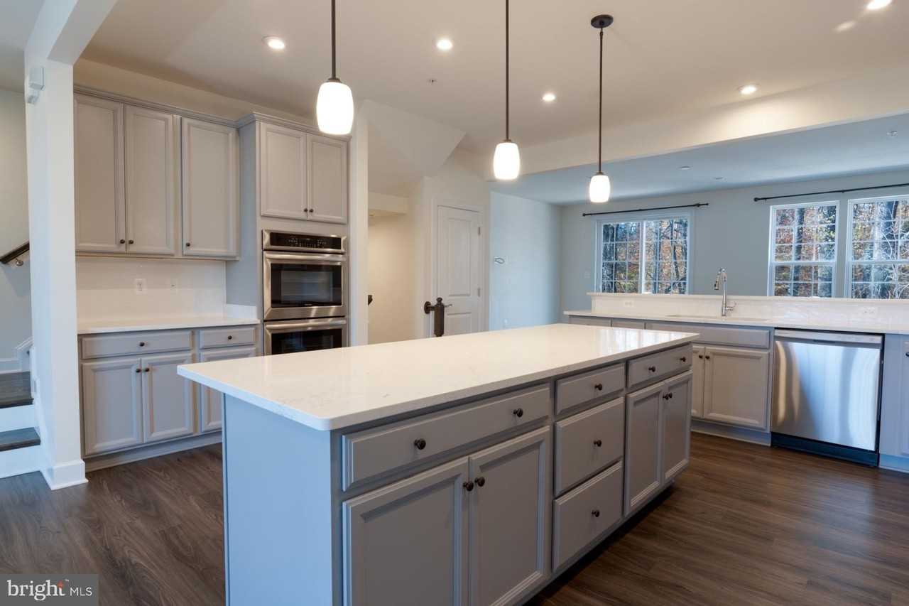 9105 Fox Stream Way - Photo 2 of 39