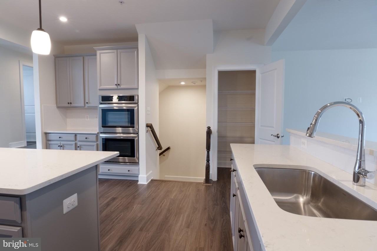 9105 Fox Stream Way - Photo 5 of 39