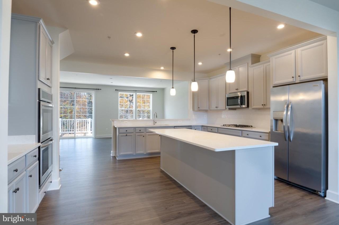 9105 Fox Stream Way - Photo 6 of 39