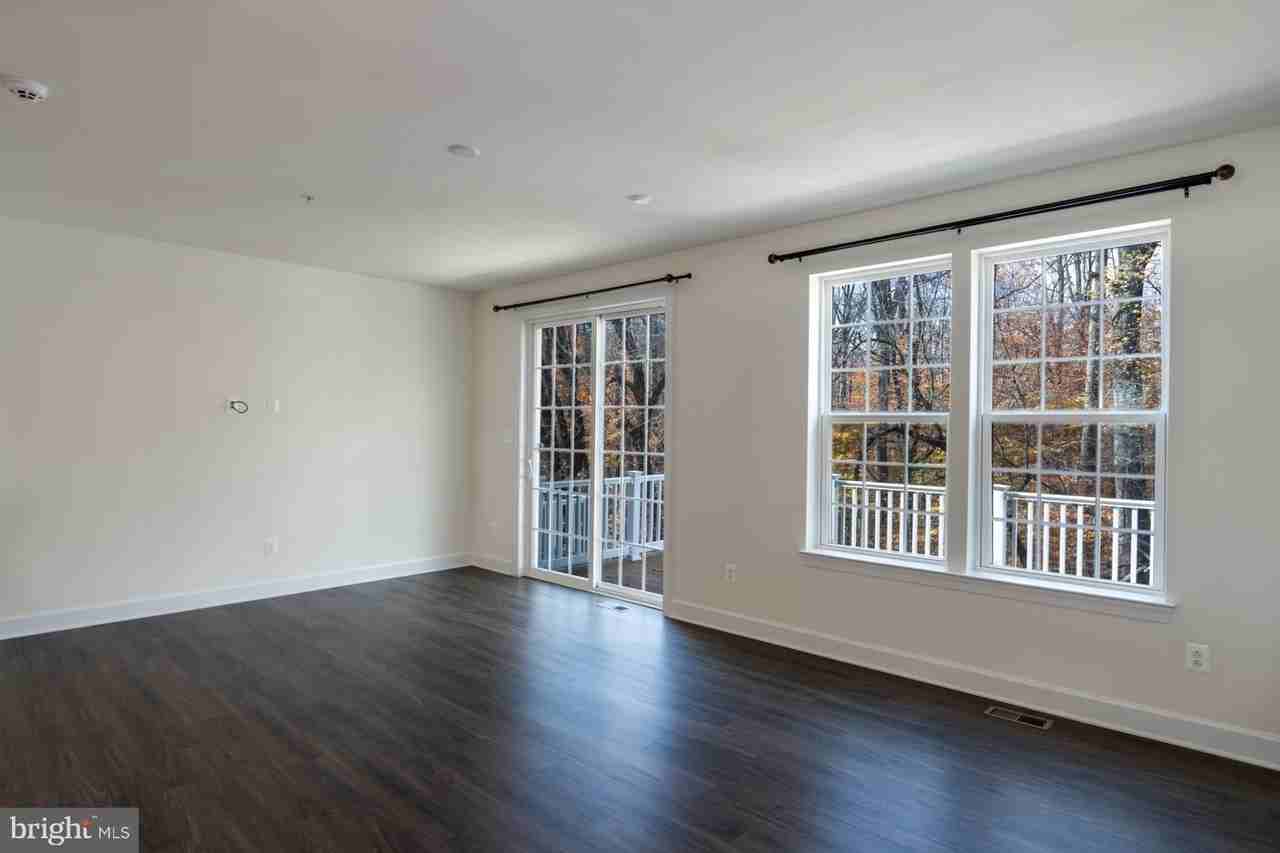 9105 Fox Stream Way - Photo 7 of 39