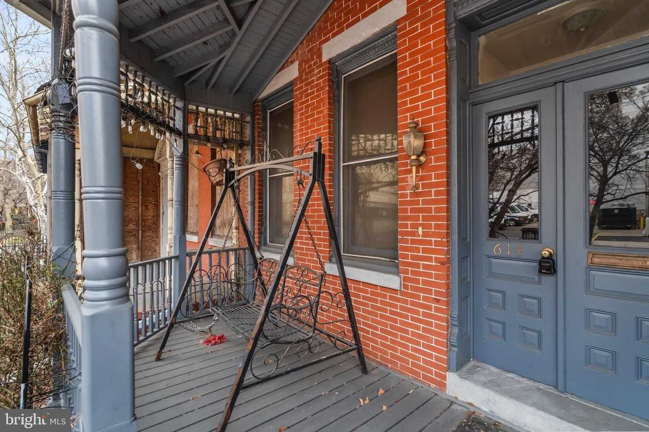 614 Benson St - Photo 2 of 31