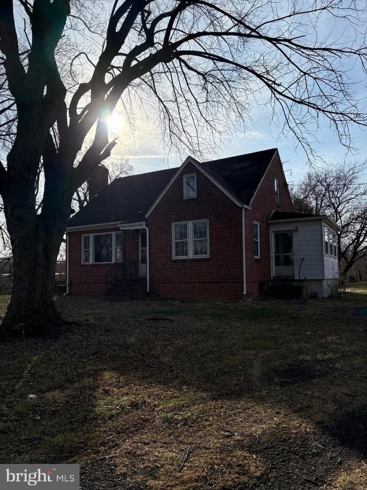 1983 Northwestern Pike - Photo 2 of 18