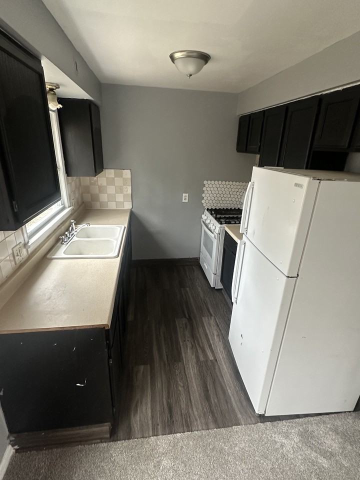 1326 Pontiac Ave #1 - Photo 4 of 10