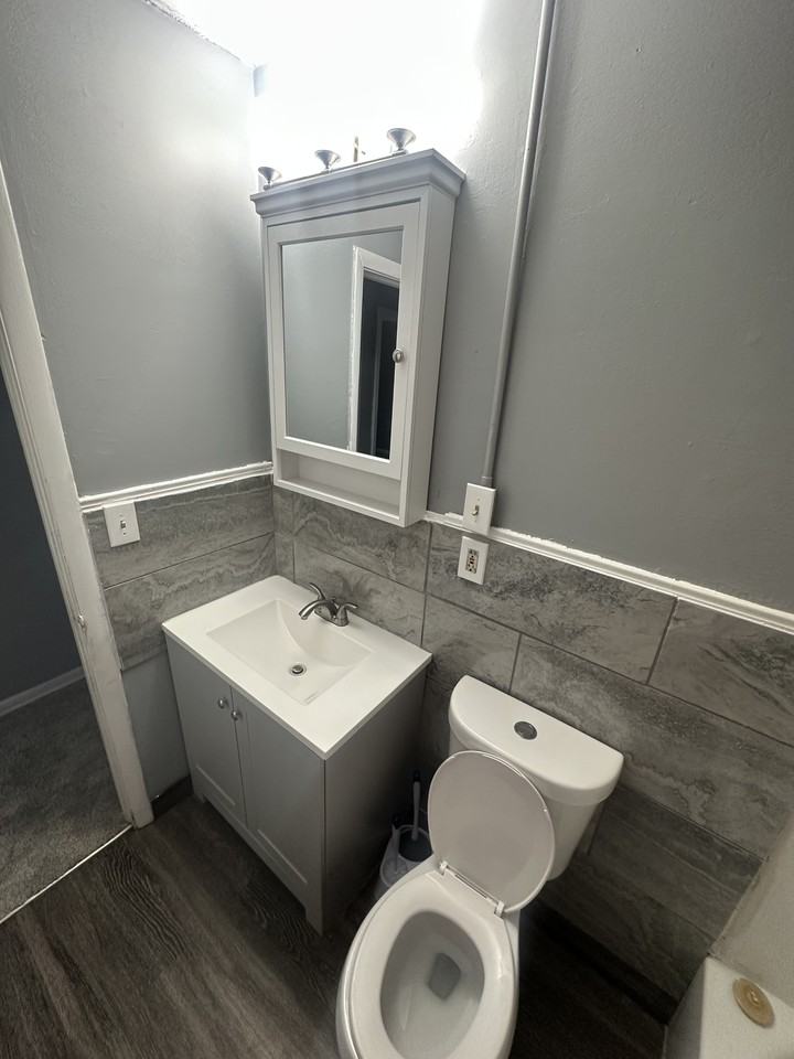 1326 Pontiac Ave #1 - Photo 7 of 10