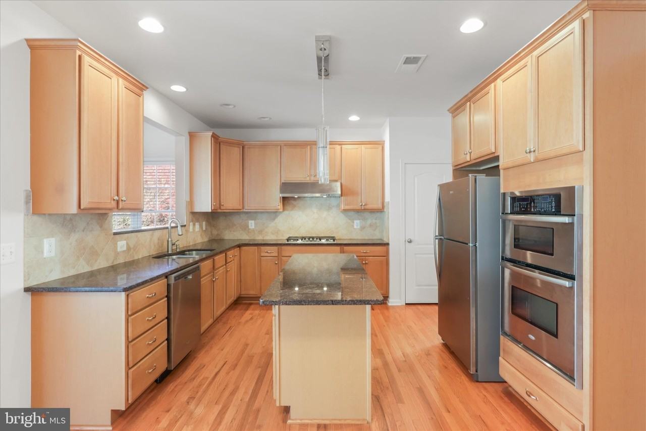 25209 Eisenhower Dr - Photo 6 of 37