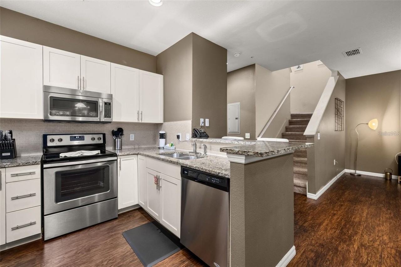 8996 Silver Pl - Photo 7 of 50