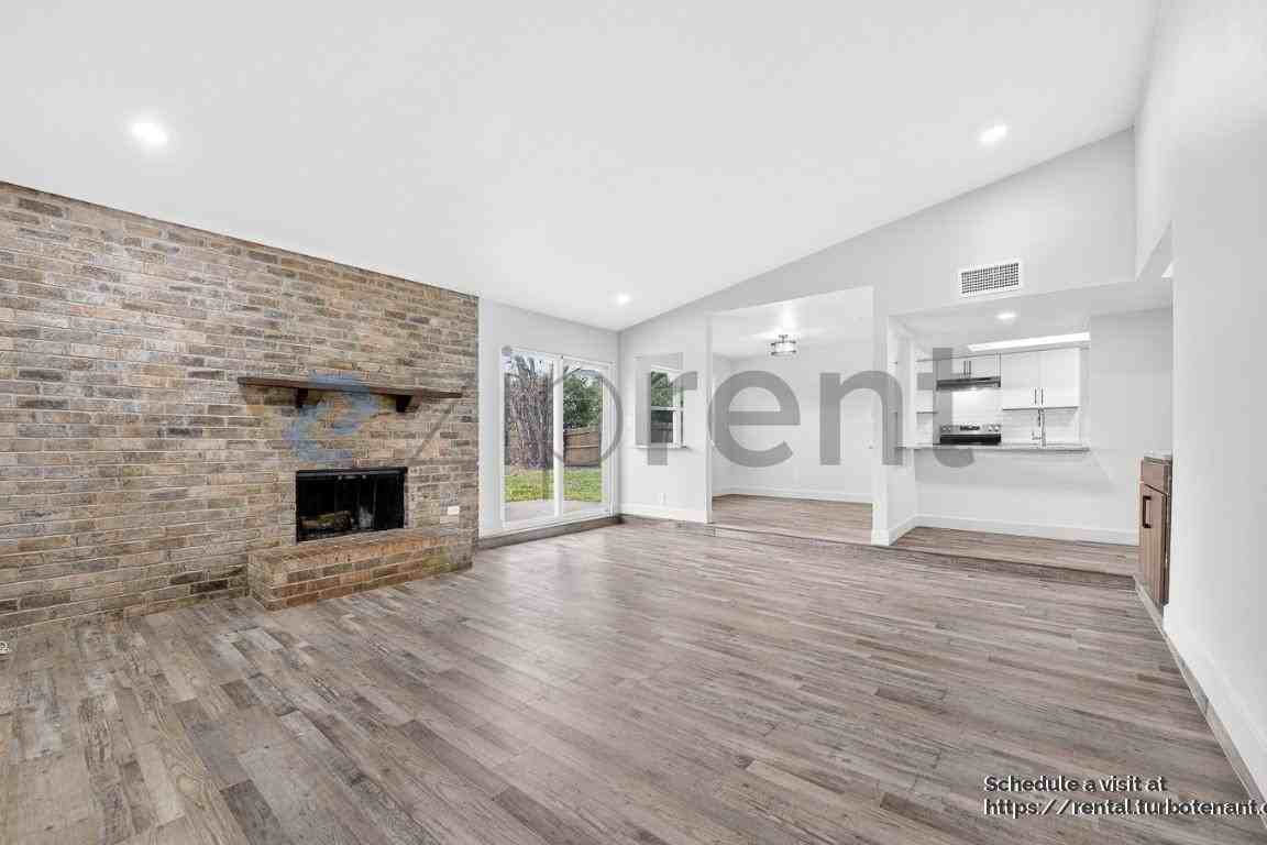 2505 Clearwood Dr - Photo 5 of 25