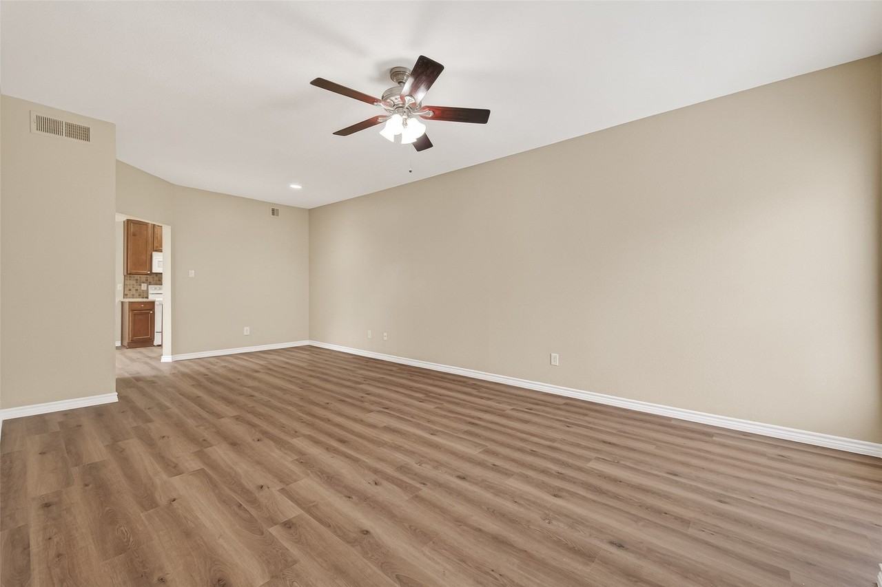 10811 Richmond Ave - Photo 3 of 35