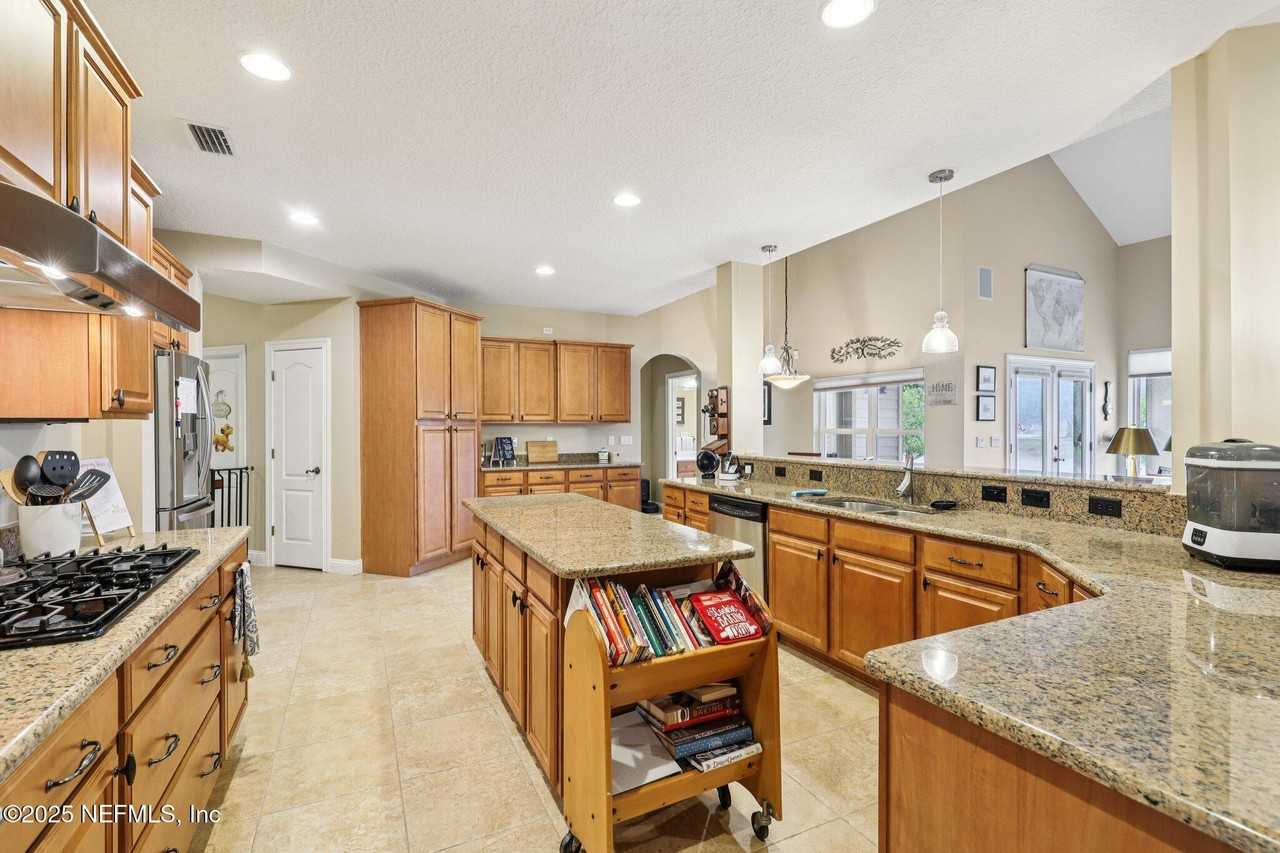 1311 Eagle Crossing Dr - Photo 4 of 50