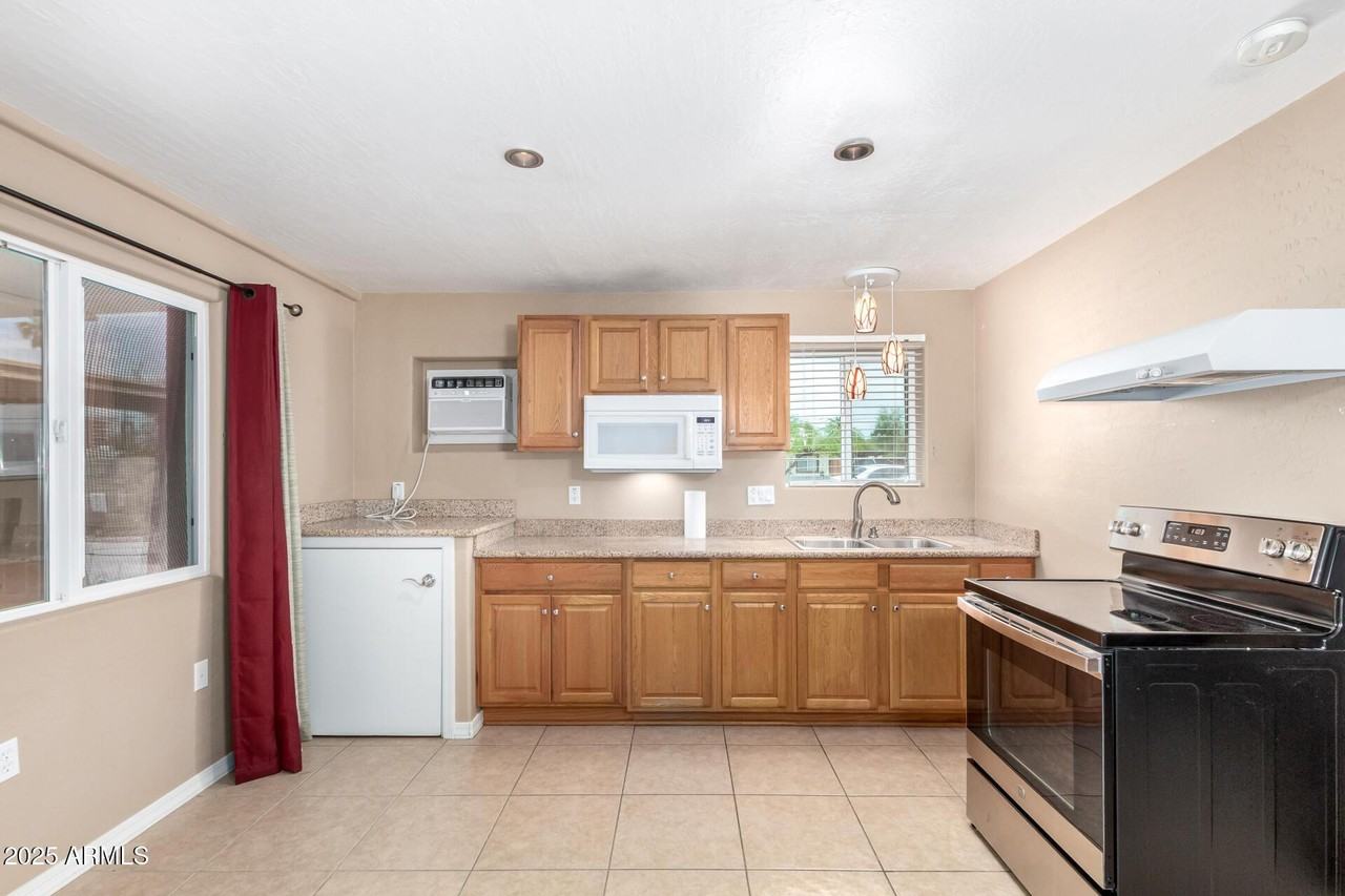 2245 N 22nd St - Photo 6 of 17