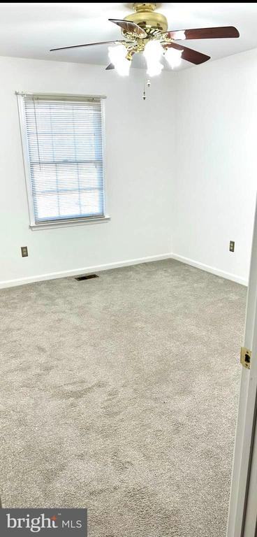 215 Brooke Rd - Photo 7 of 10