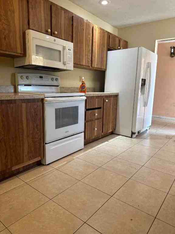 952 Se Walters Ter - Photo 7 of 14