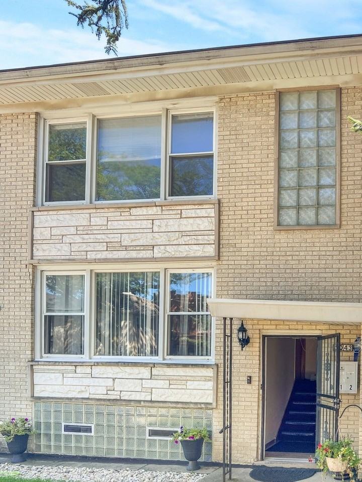 5043 W Cornelia Ave ##2