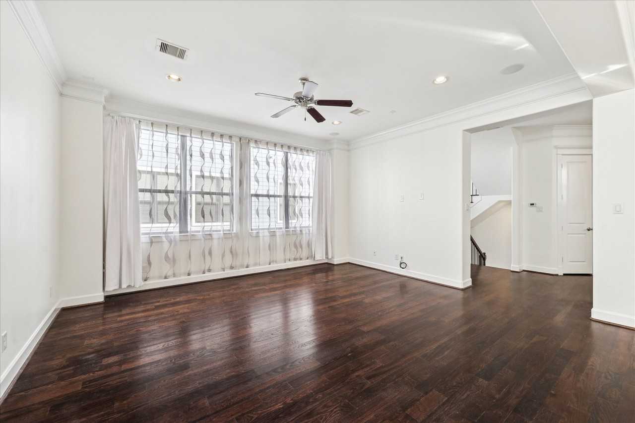 830 W 19th St - Photo 7 of 38