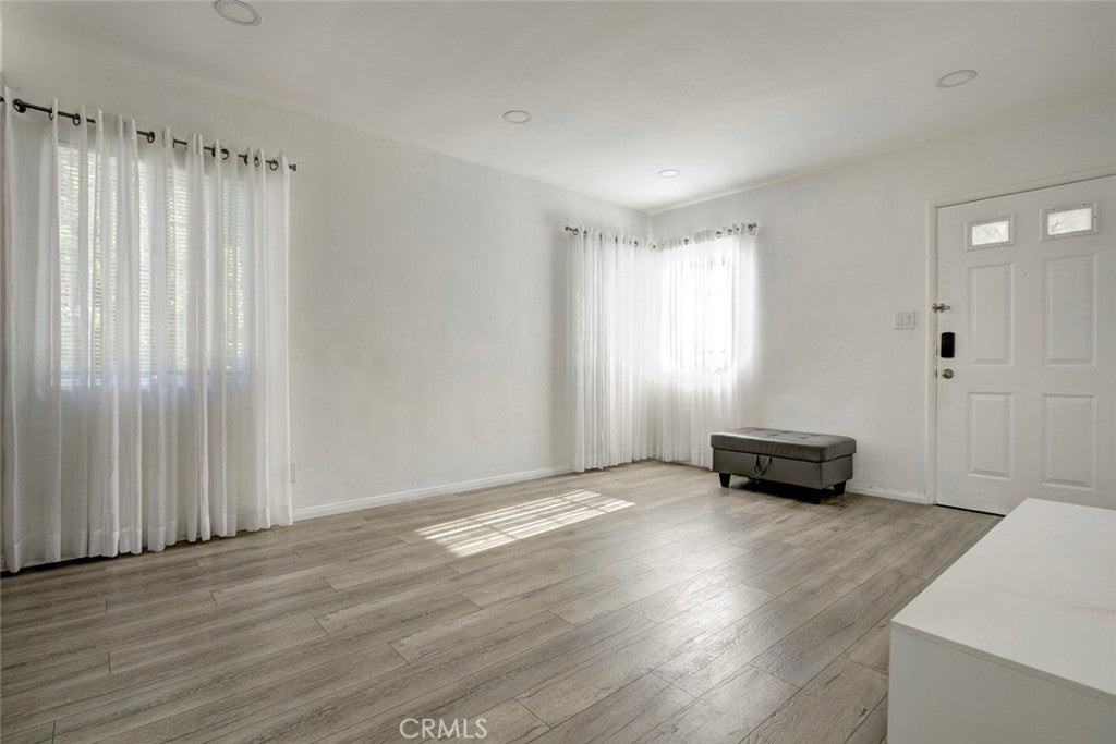 5945 Willowcrest Ave - Photo 5 of 18