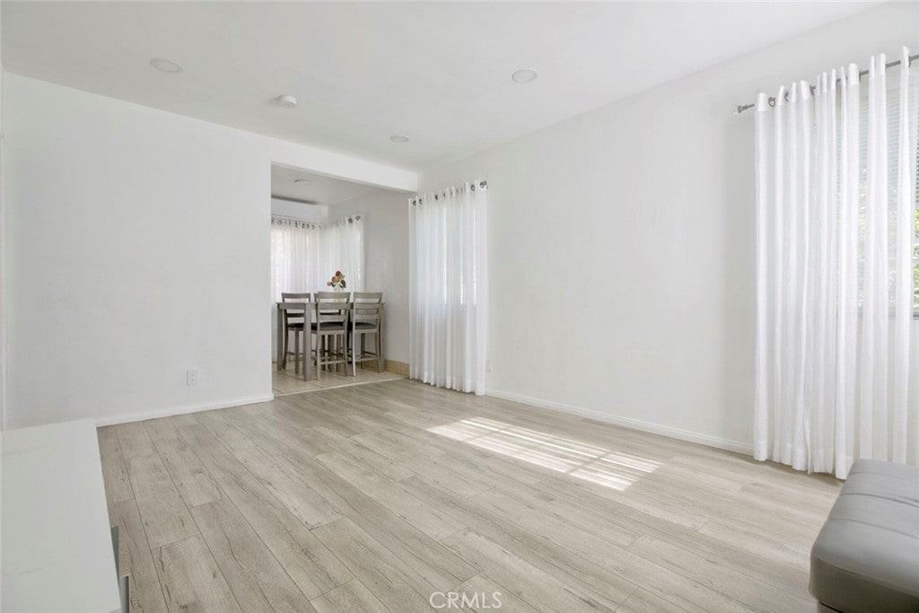 5945 Willowcrest Ave - Photo 6 of 18