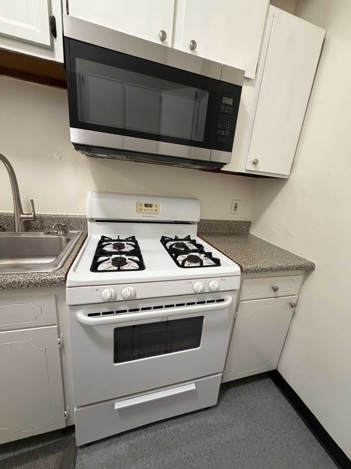 399 Templeton Ave - Photo 3 of 10