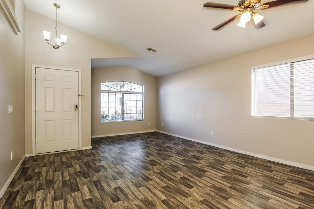 12417 W Mandalay Ln - Photo 4 of 16
