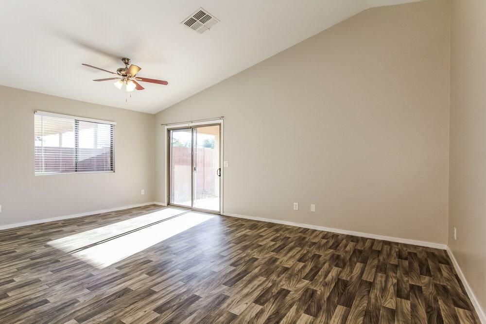 12417 W Mandalay Ln - Photo 5 of 16