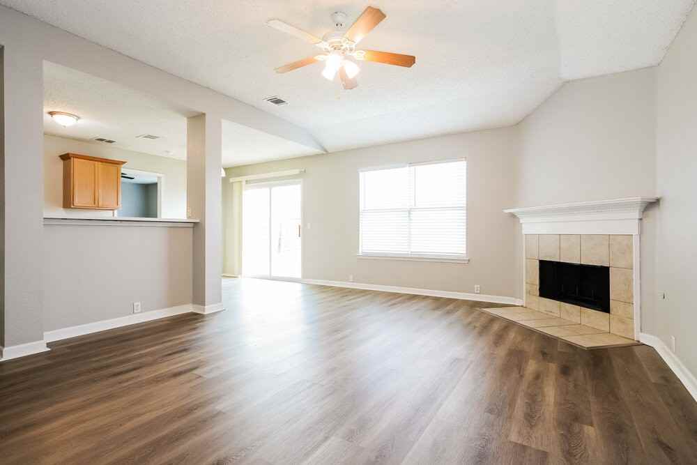 6901 Baybridge Dr - Photo 4 of 16