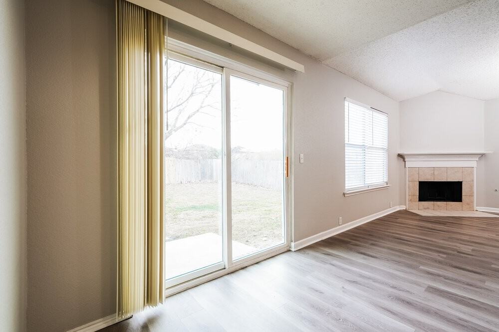 6901 Baybridge Dr - Photo 6 of 16