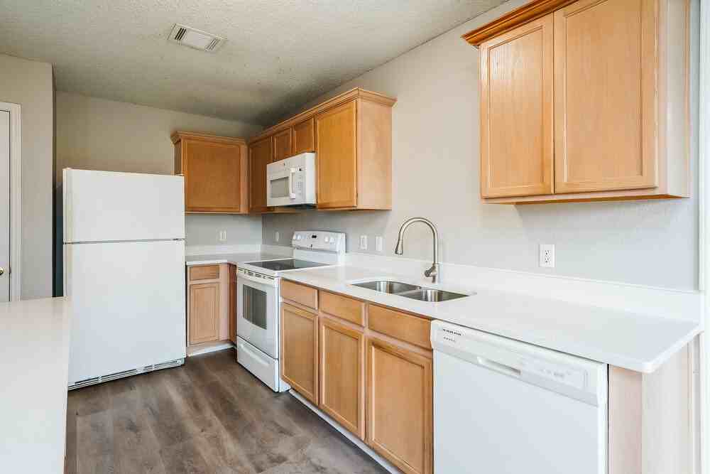 6901 Baybridge Dr - Photo 7 of 16