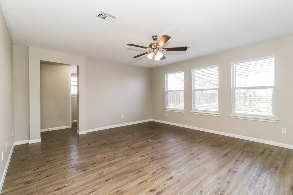 208 Rinehardt St - Photo 4 of 17