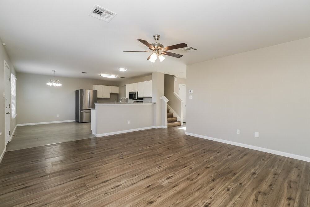 208 Rinehardt St - Photo 5 of 17