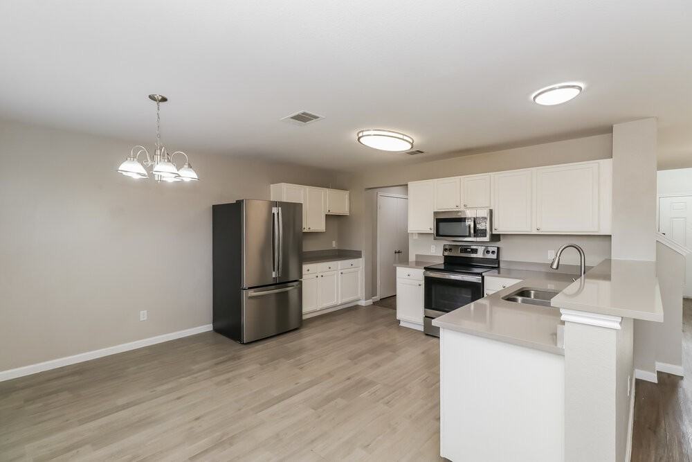 208 Rinehardt St - Photo 7 of 17