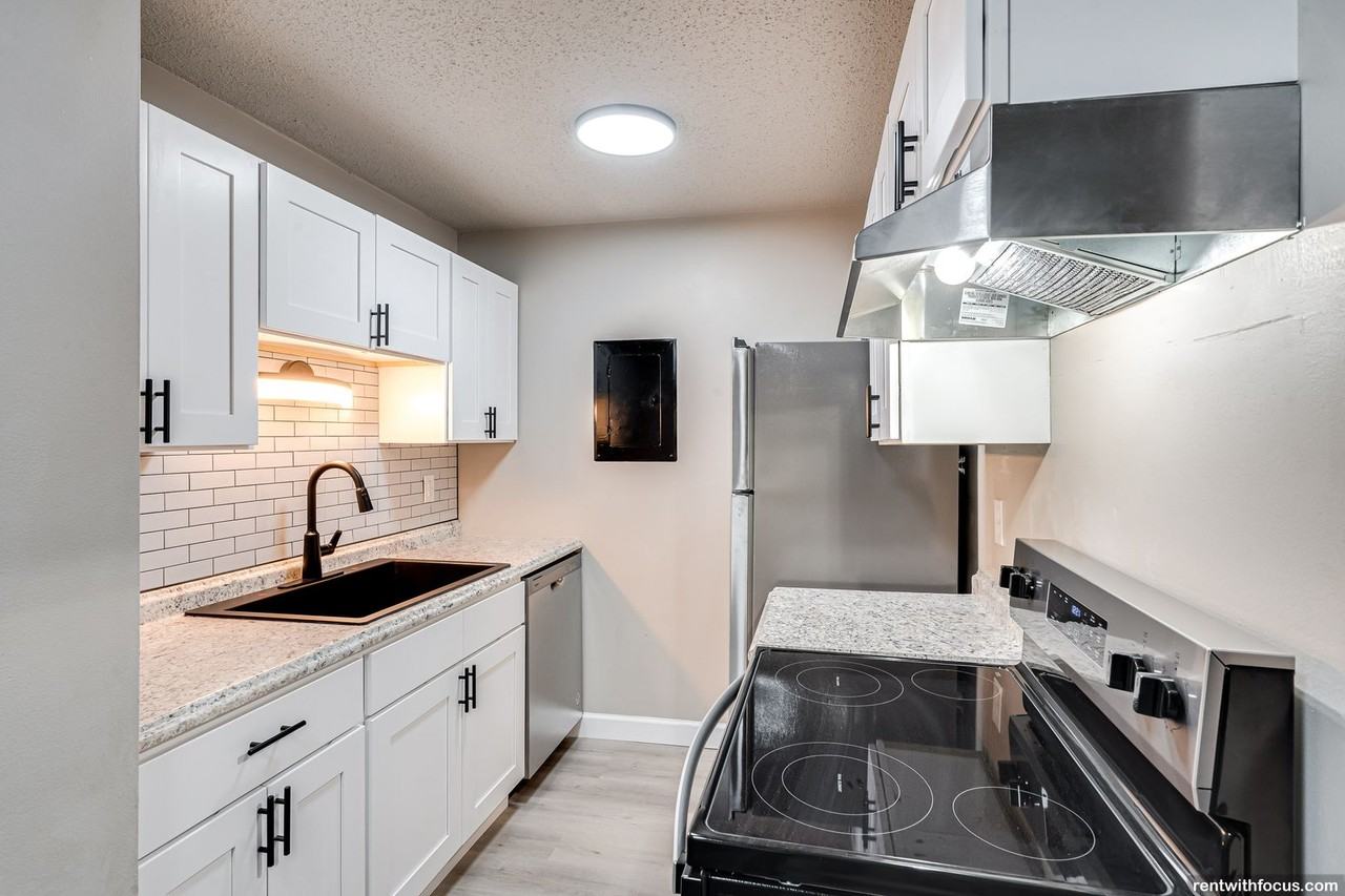 The Club at Oak Creek - Photo 2 of 18