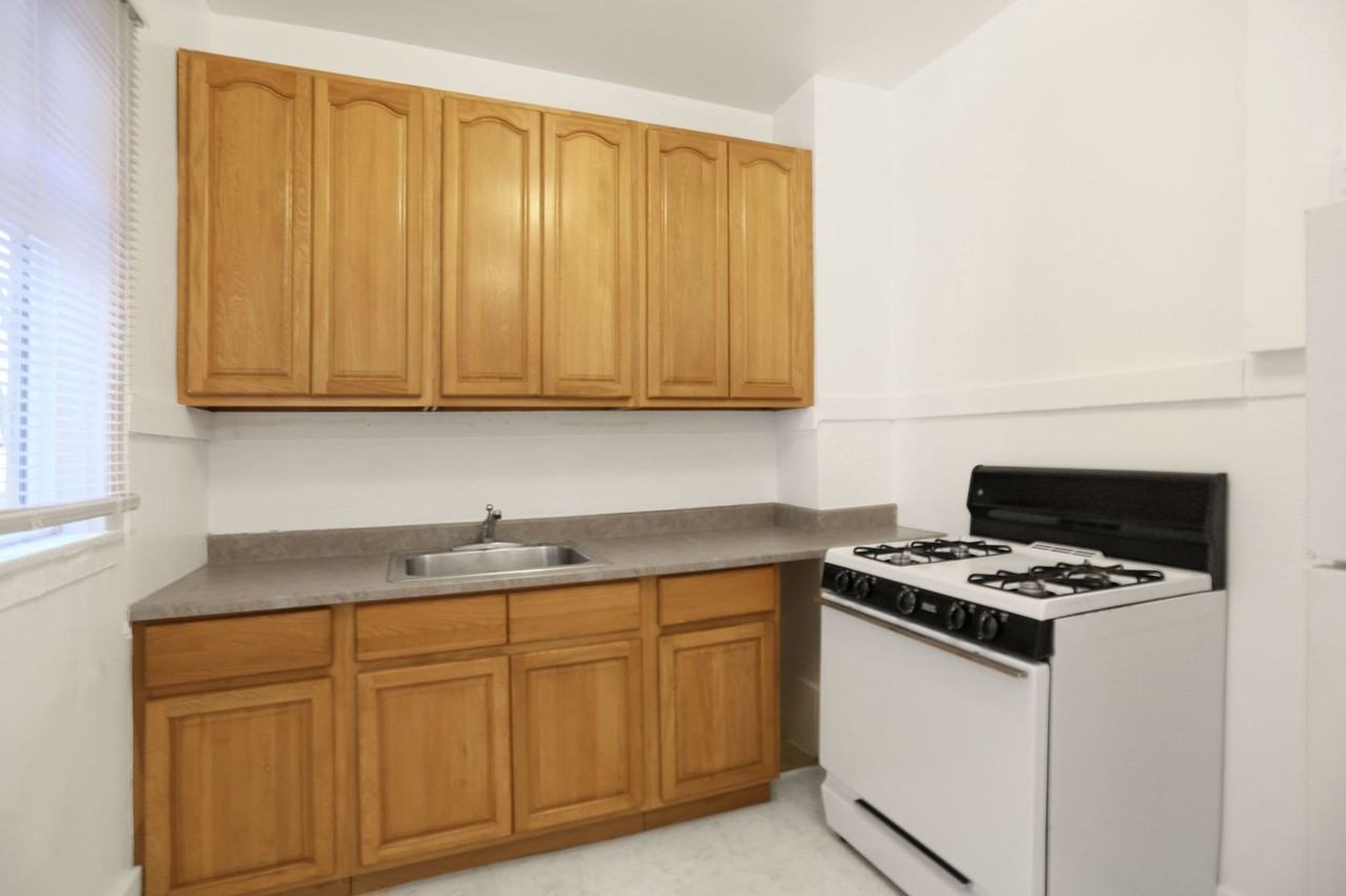 1235 Bush St - Photo 5 of 14