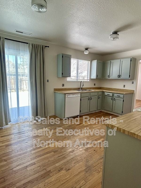 3656 Fox Lair Dr - Photo 3 of 9