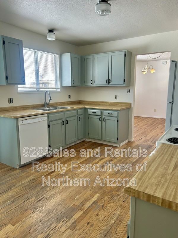 3656 Fox Lair Dr - Photo 4 of 9