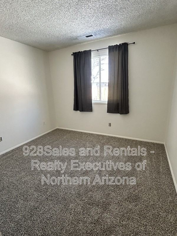 3656 Fox Lair Dr - Photo 7 of 9