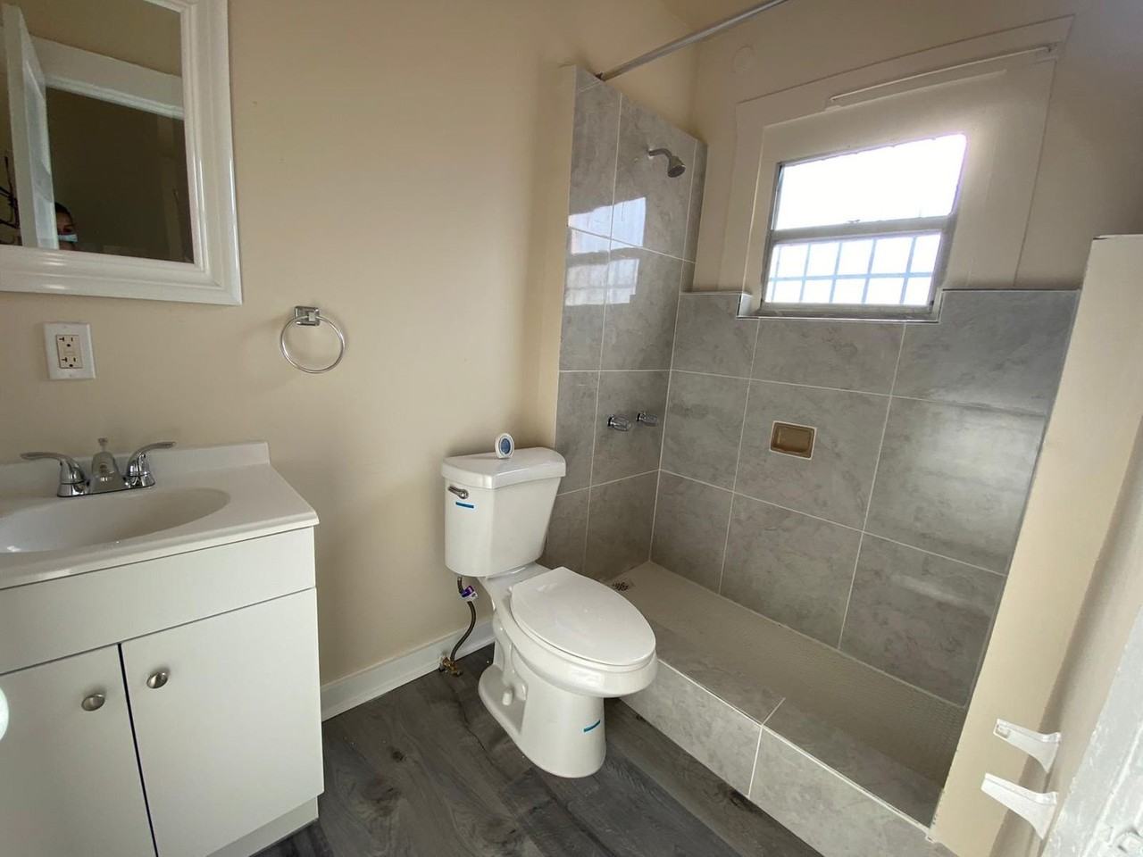 1011 Apartments - Photo 6 of 44