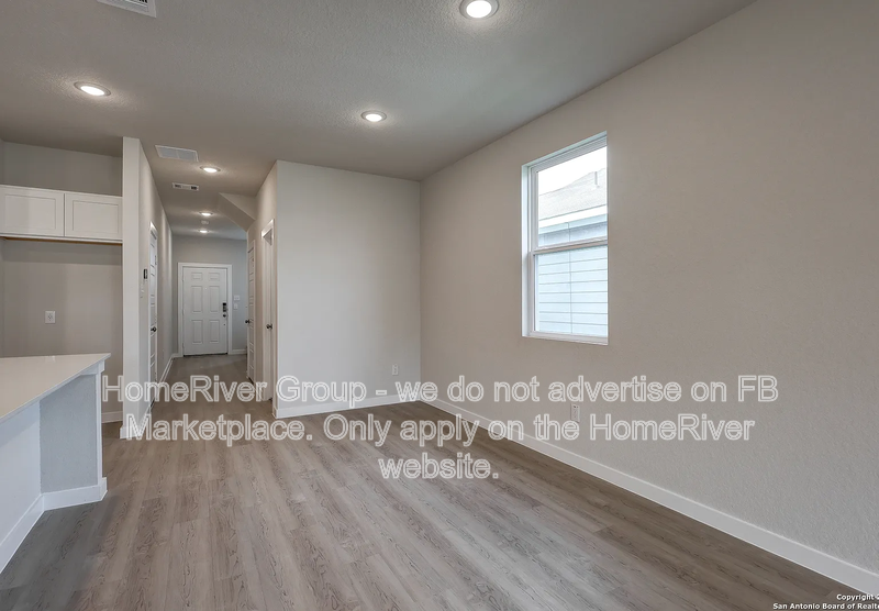 4303 Clarisse St - Photo 4 of 37