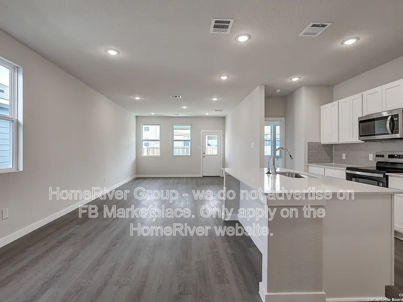 4303 Clarisse St - Photo 5 of 37