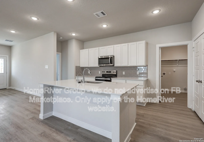 4303 Clarisse St - Photo 6 of 37