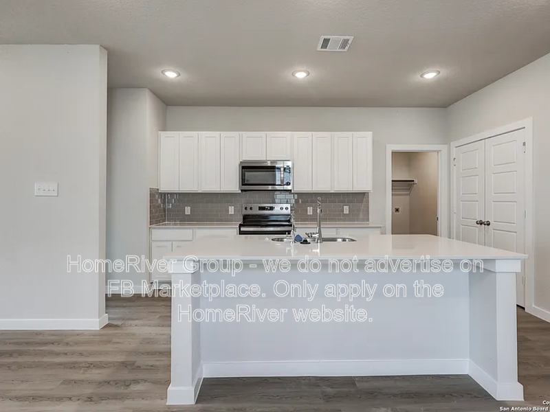 4303 Clarisse St - Photo 7 of 37