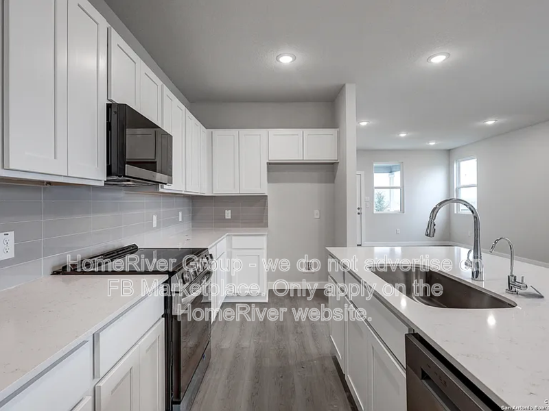 4314 Clarisse St - Photo 5 of 36