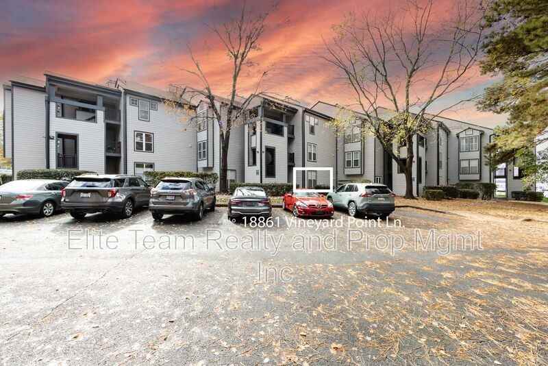 18861 Vineyard Point Ln - Photo 2 of 21