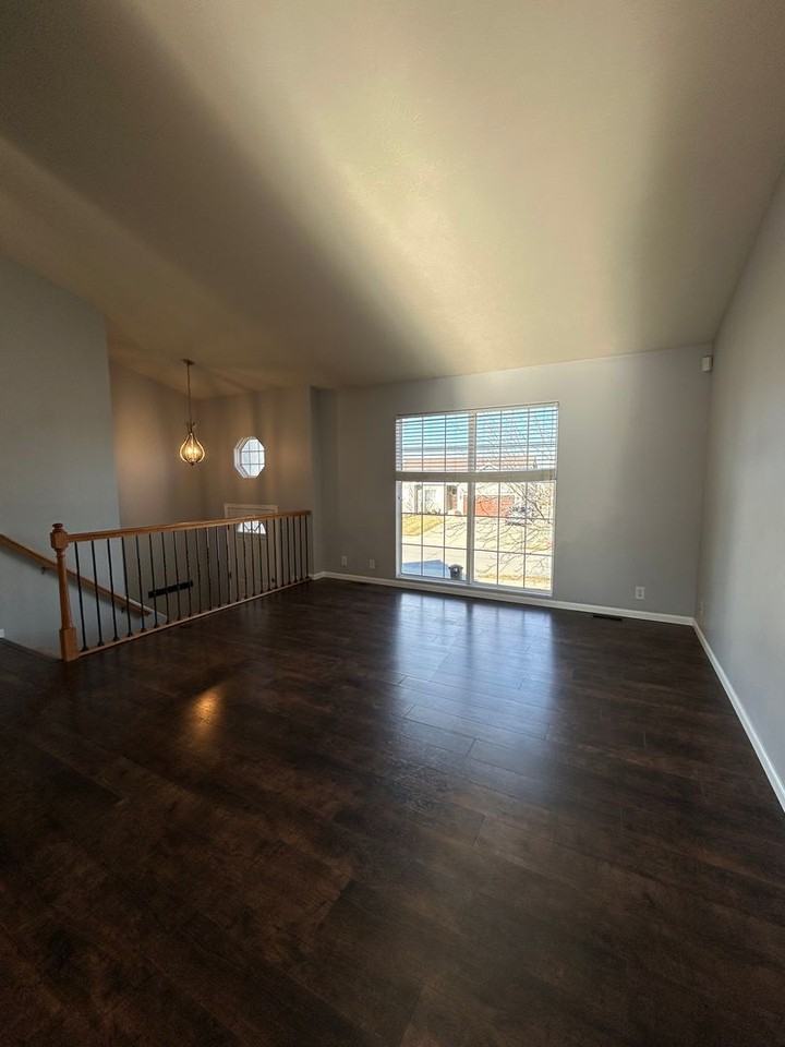 817 Lake Vista Dr - Photo 2 of 27