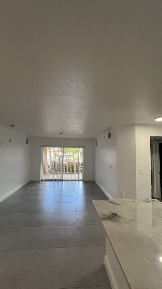 191 Southwest Palm Drive #105 - Photo 4 of 7