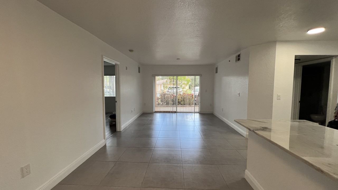 191 Southwest Palm Drive #105 - Photo 6 of 7