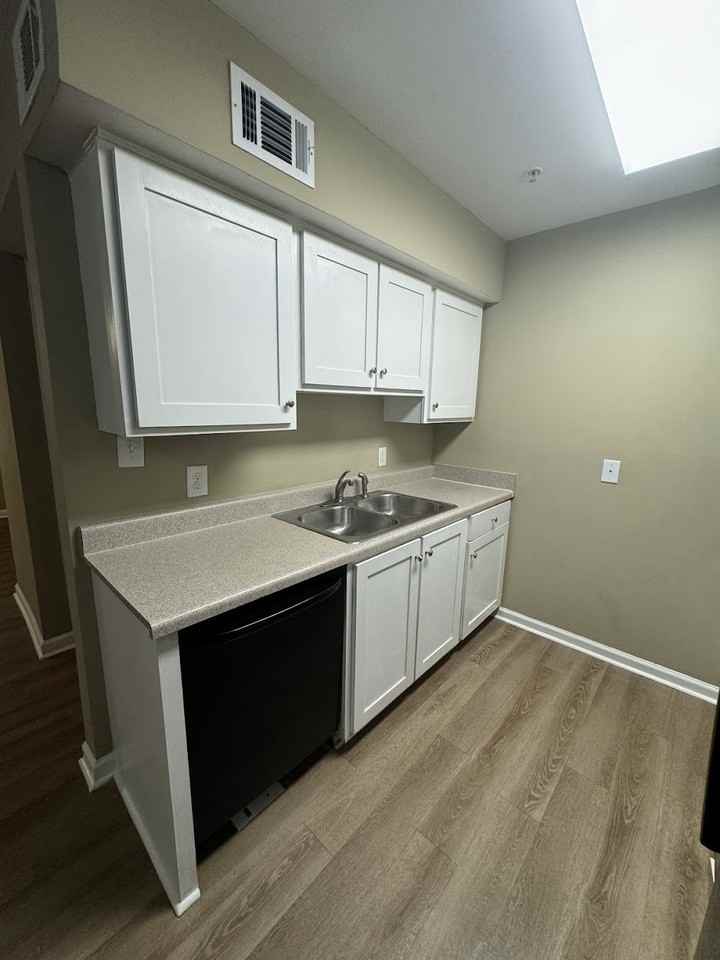 411 Baldwin Crt - Photo 7 of 50