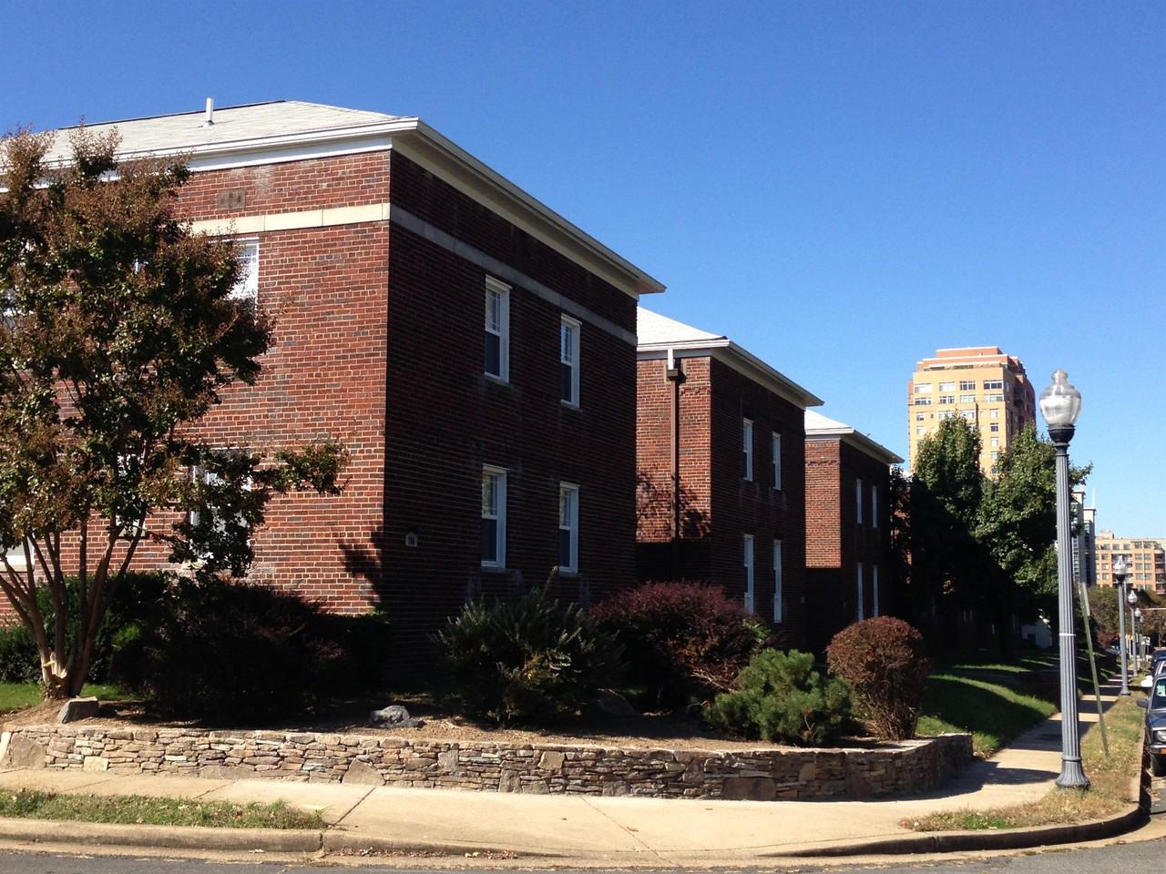 Monroe Street Apartments - ATA - Photo 4 of 8