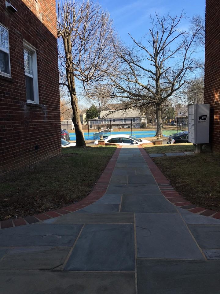 Monroe Street Apartments - ATA - Photo 6 of 8