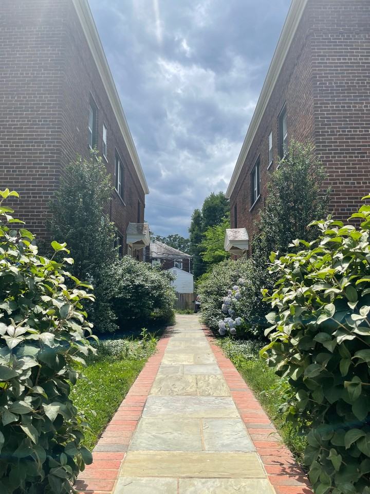 Monroe Street Apartments - ATA - Photo 7 of 8